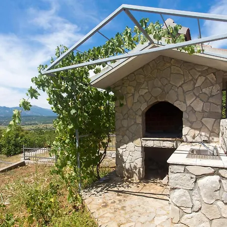 Holiday home Awesome In With Jacuzzi Bajagic