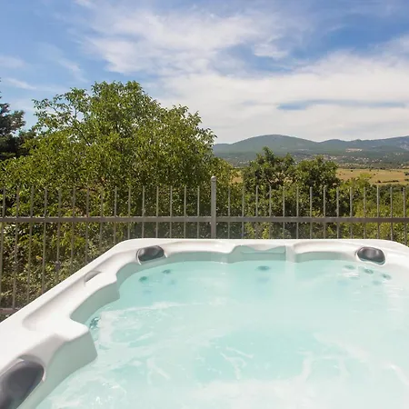 Awesome In With Jacuzzi *