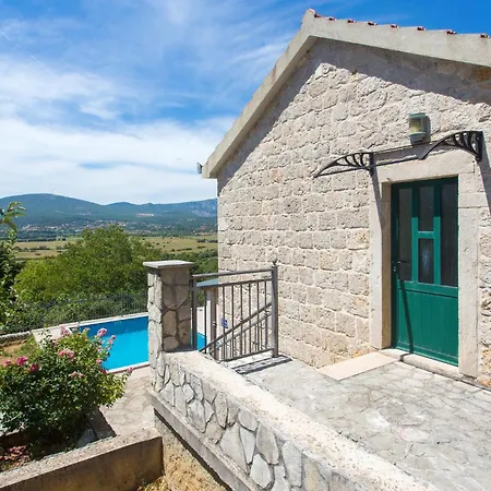 Holiday home Awesome In With Jacuzzi *