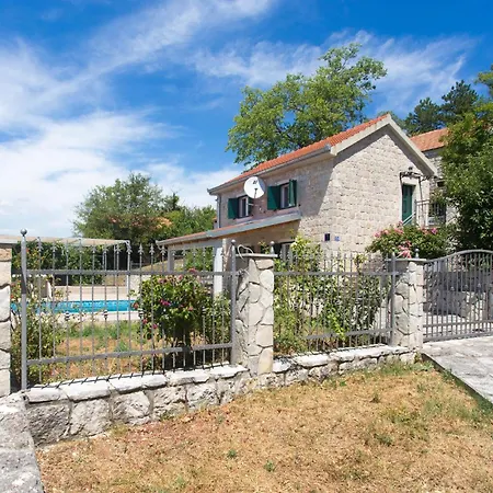 Awesome In With Jacuzzi Holiday home